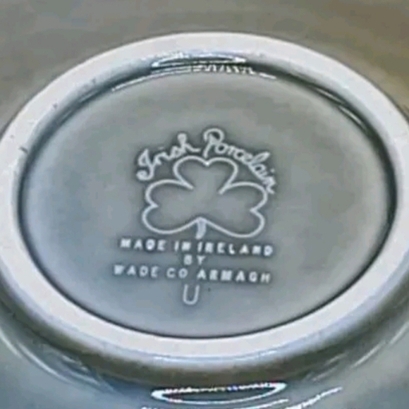 Vintage Irish Wade Porcelain Cauldron Pot and Plate - Picture 6 of 6